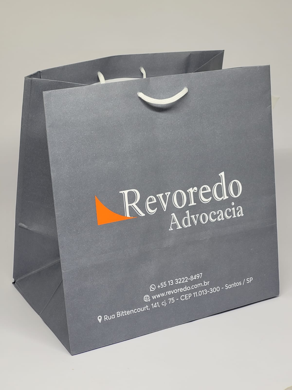 Sacolas Personalizadas: A Embalagem que Vai Além do Básico