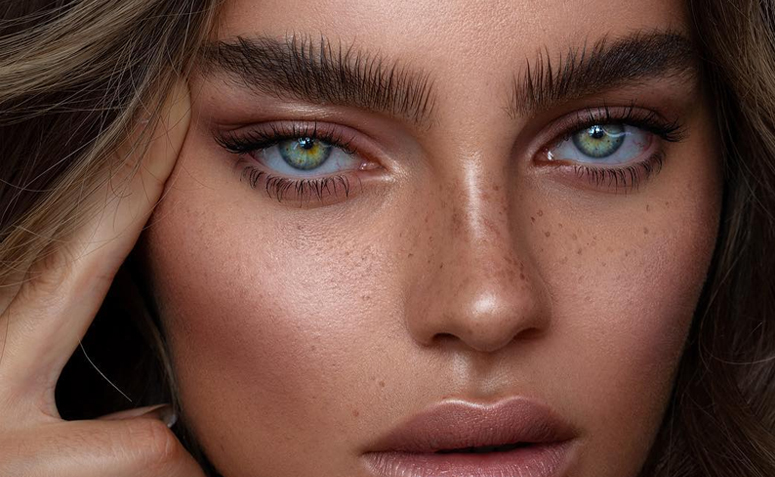 A Ascensão do Foxy Eyes: Tudo Sobre a Tendência de Beleza que Conquistou o Mundo